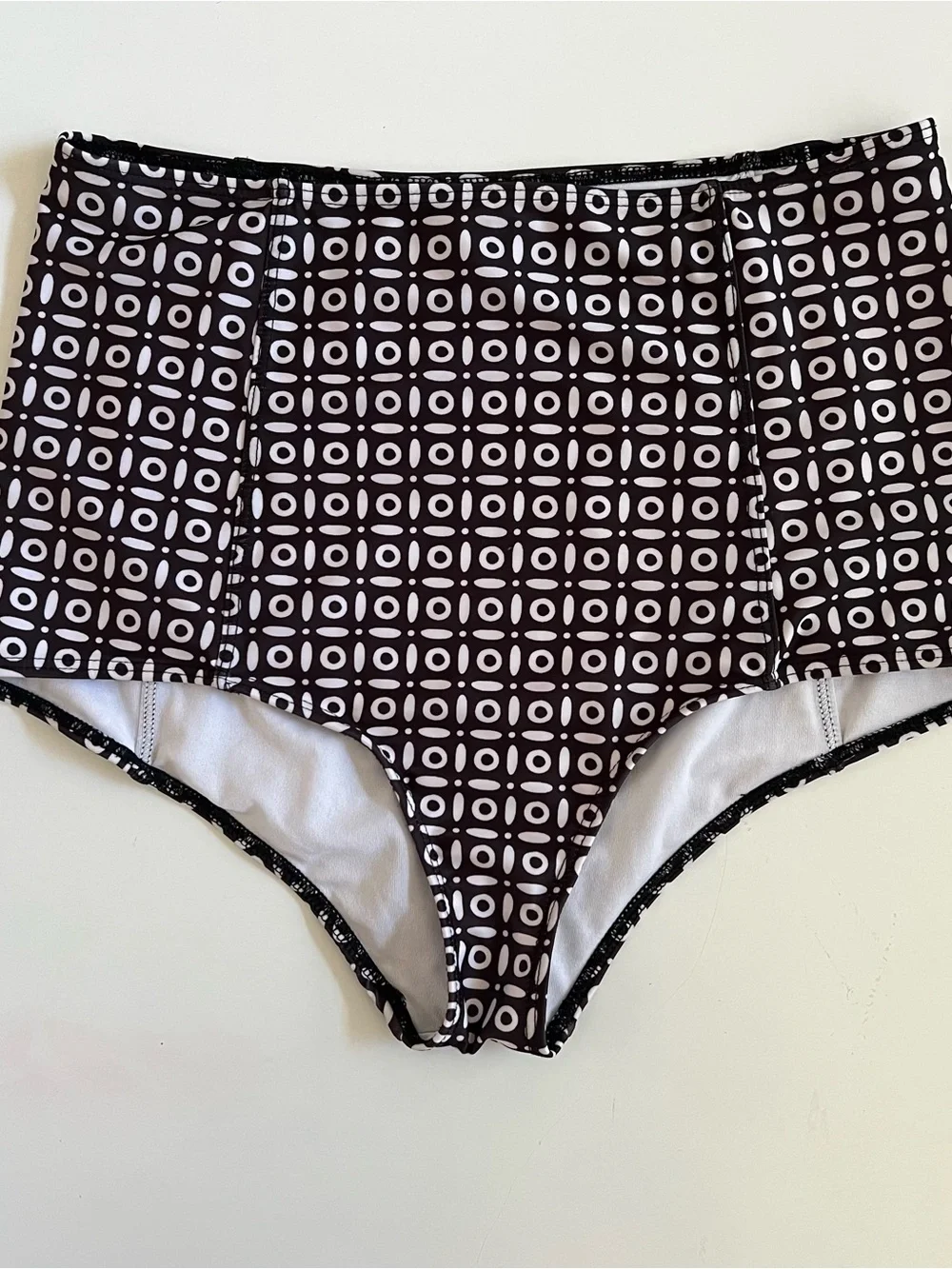 Kortni Jeane High-Waisted Geometric Print Bikini Bottoms Brown White M EUC